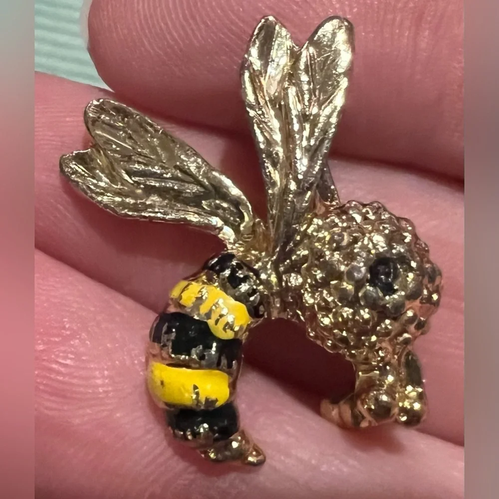 Vintage Gerry's Enamel Bumble Bee Brooch Pin Yellow Jacket Hornet Wasp Insect